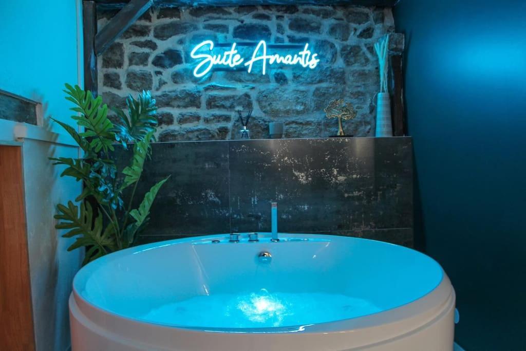 Suite Luxueuse Jacuzzi Suite Amantis By Noma Сен-Шамон Екстериор снимка