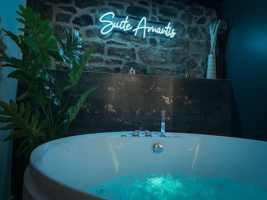 Suite Luxueuse Jacuzzi Suite Amantis By Noma Сен-Шамон Екстериор снимка